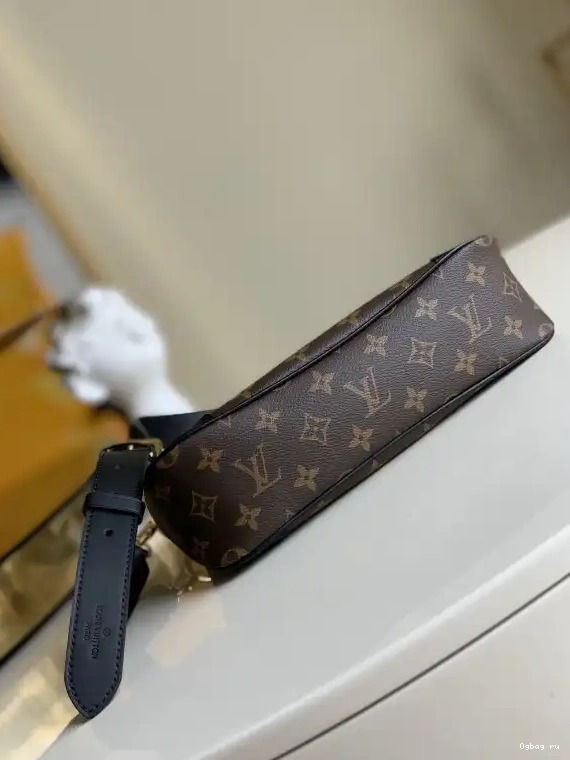 LOUIS VUITTON PM ODÉON 0520